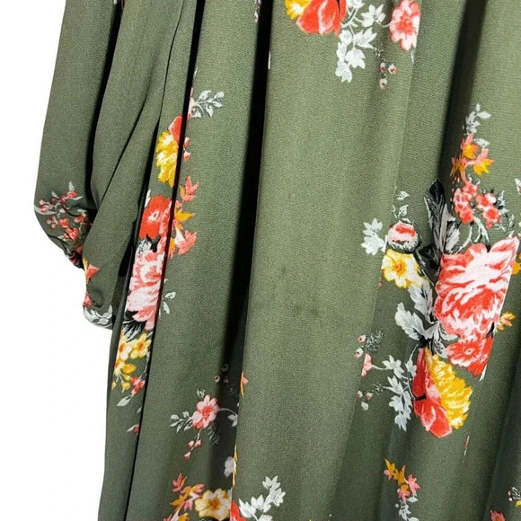 Torrid Olive Green Blouse Size 3 Crochet Neckline Floral Pattern Cold Shoulder - Picture 7 of 8